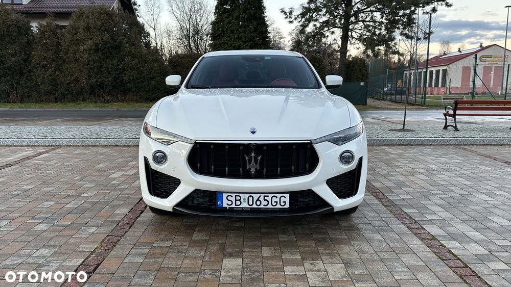 Maserati Levante Q4 Executive - 4