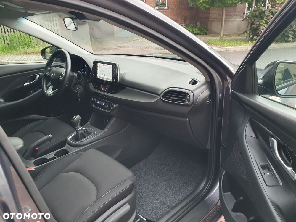 Hyundai i30 blue Kombi 1.4 YES Silver - 12