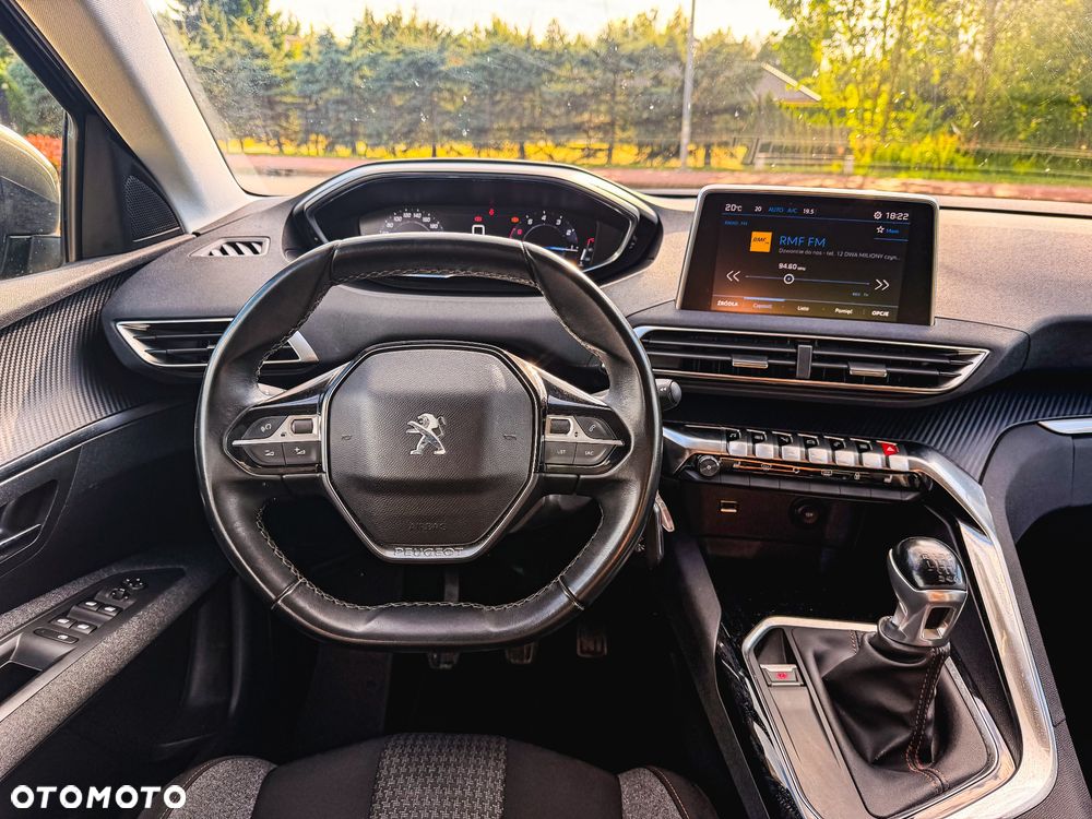 Peugeot 3008 PureTech 130 Stop & Start GPF Allure - 32