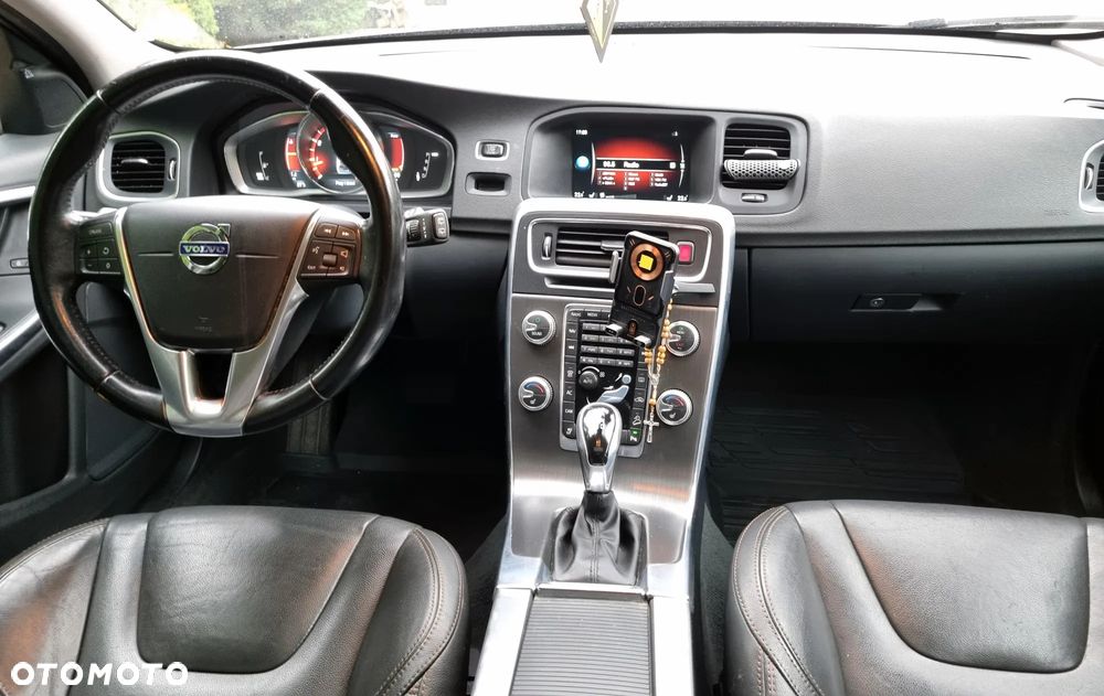 Volvo V60 Cross Country - 11