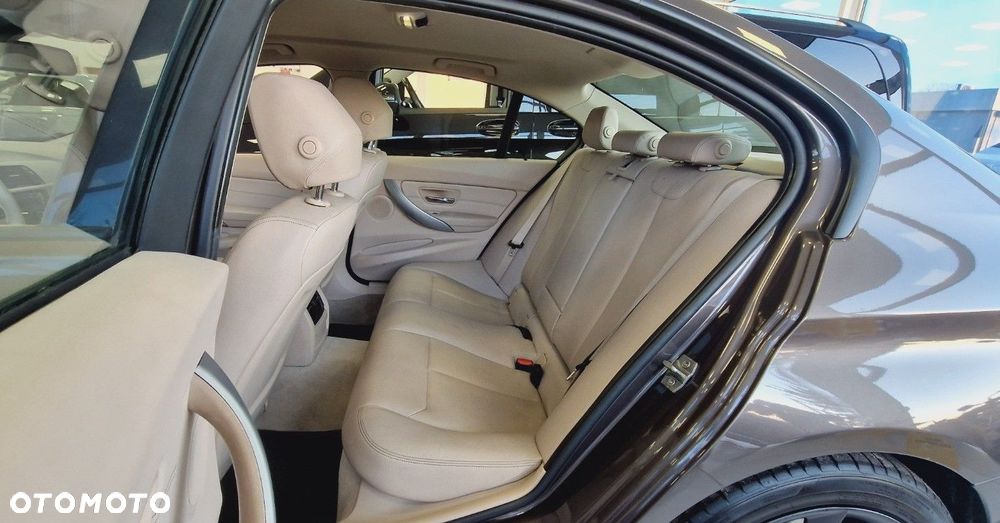 BMW Seria 3 328i Modern Line - 24