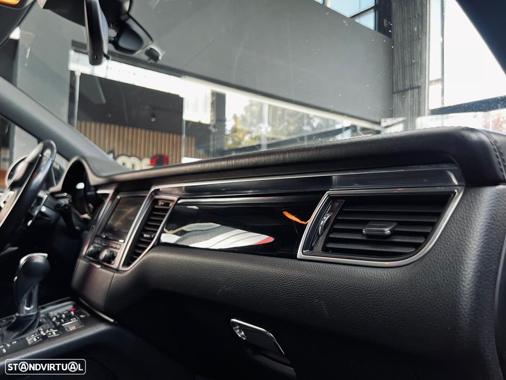 Porsche Macan S - 40