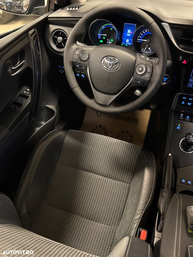 Toyota Auris 1.8 L VVT-i HSD Sol + - 12