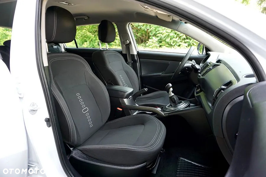 Kia Sportage 1.7 CRDI 2WD Dream-Team Edition - 30