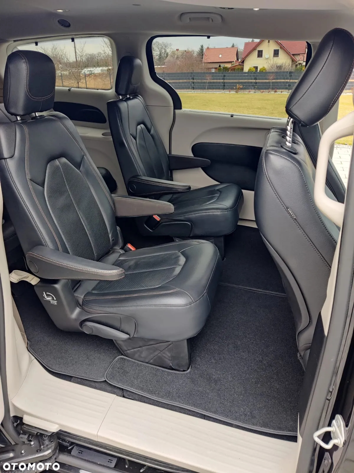 Chrysler Pacifica - 17
