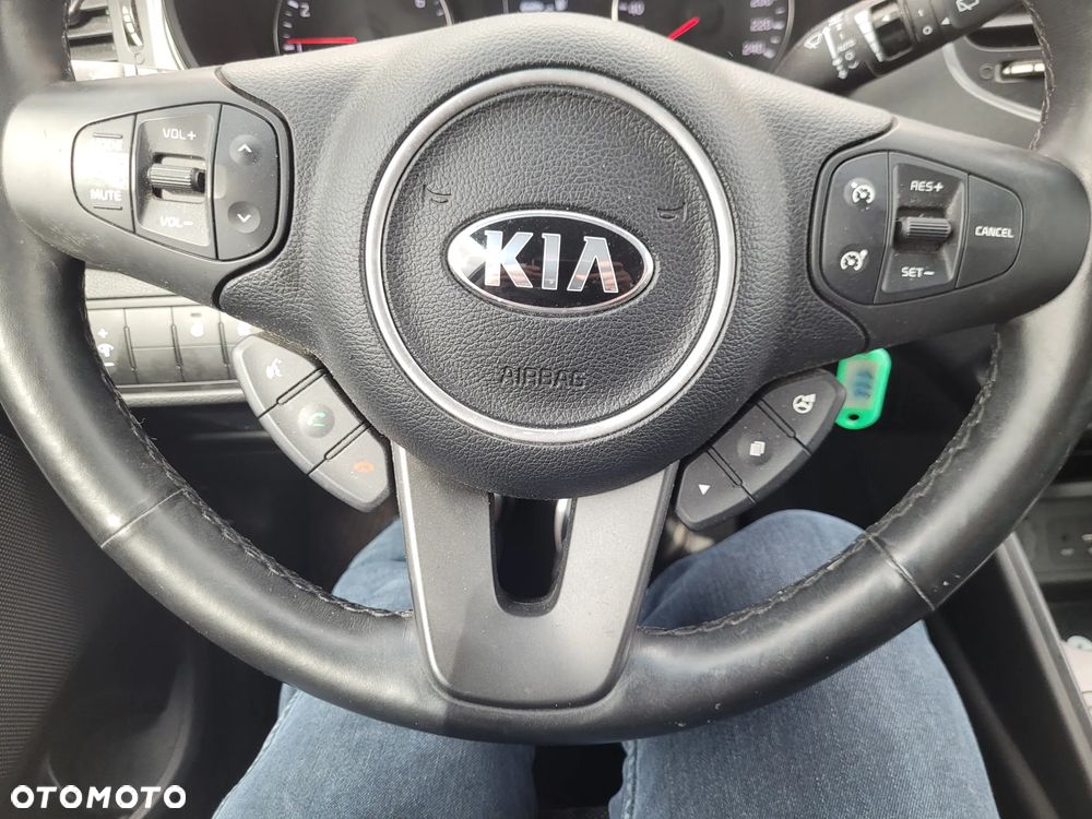 Kia Carens 1.6 GDI ISG Vision - 33
