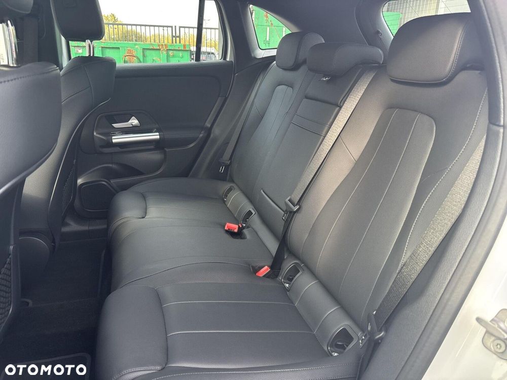 Mercedes-Benz EQA - 22