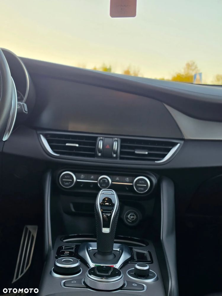 Alfa Romeo Giulia 2.0 Turbo Veloce Q4 - 14