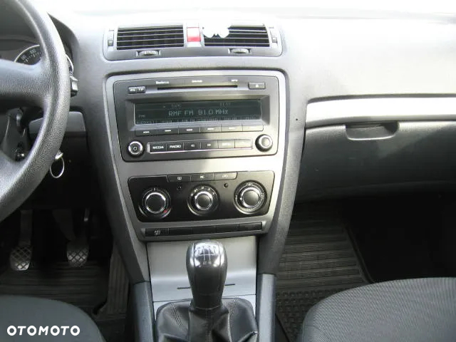 Skoda Octavia 1.6 Ambiente - 20