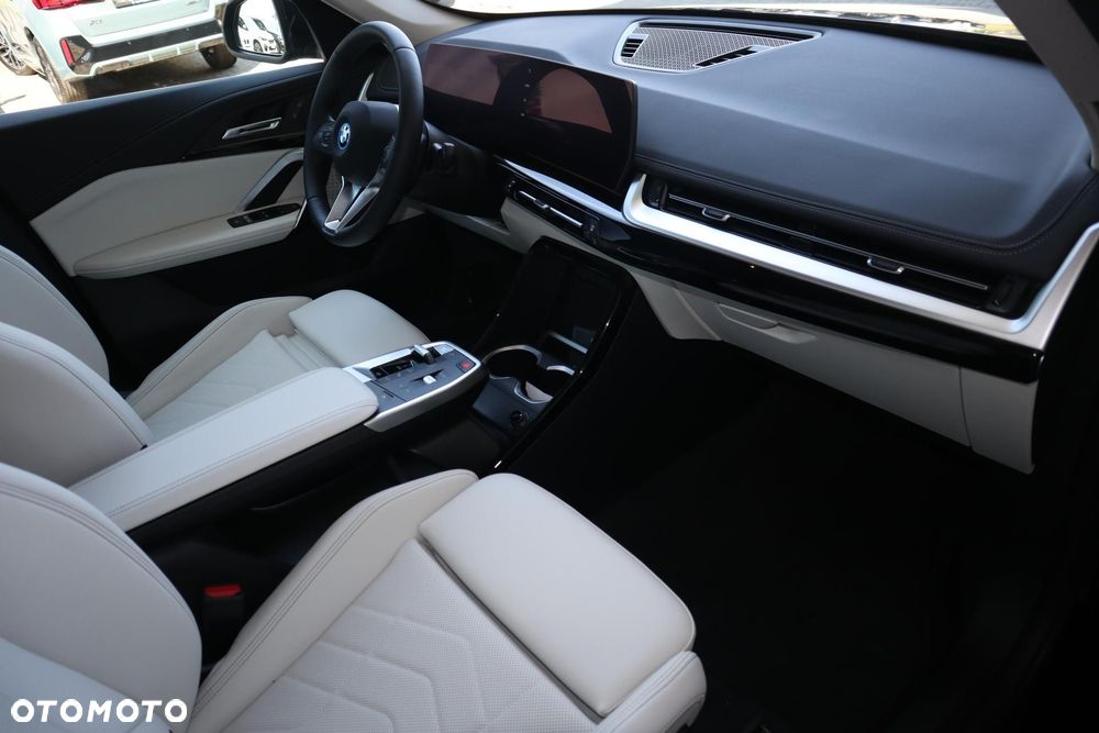 BMW iX1 eDrive20 66.5kWh xLine - 13