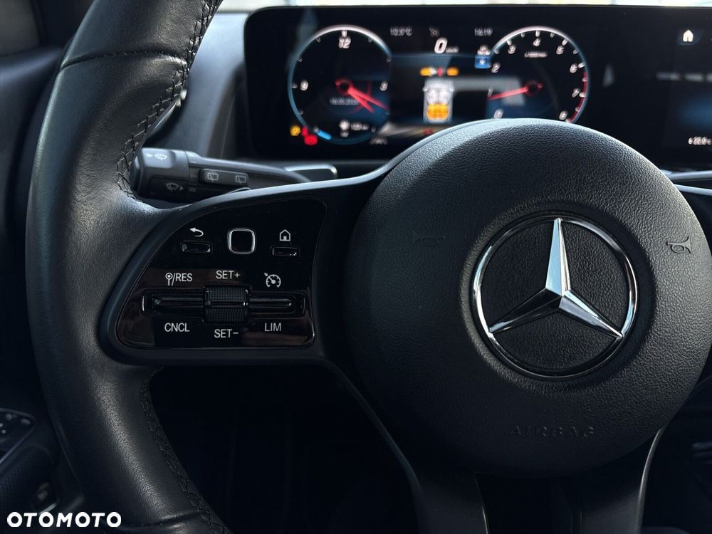 Mercedes-Benz GLB 200 7G-DCT - 19