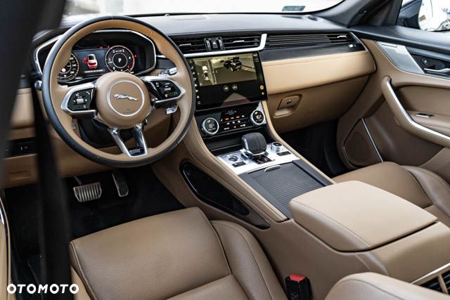 Jaguar F-Pace - 8