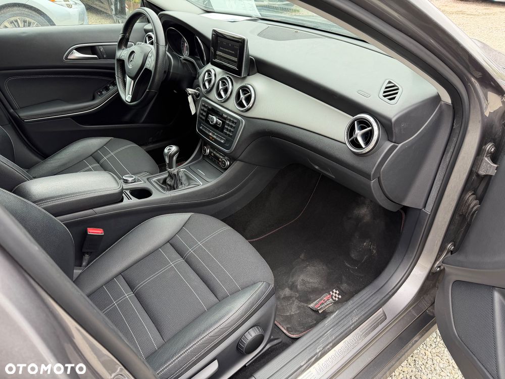 Mercedes-Benz GLA 200 Urban - 24