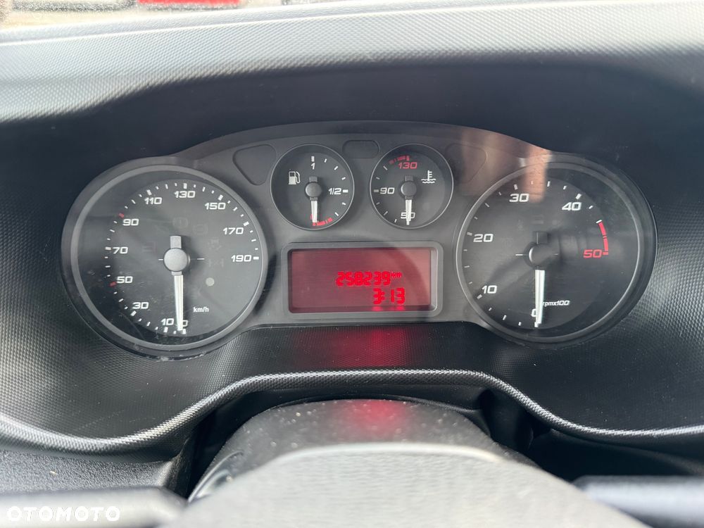 Iveco DAILY 35C18 50C15 50C17 35C14 35C15 35C17 35C18 70C17 72C15 70C18 Chłodnia Mroźnia carrier xarios 8 euro palet - 18