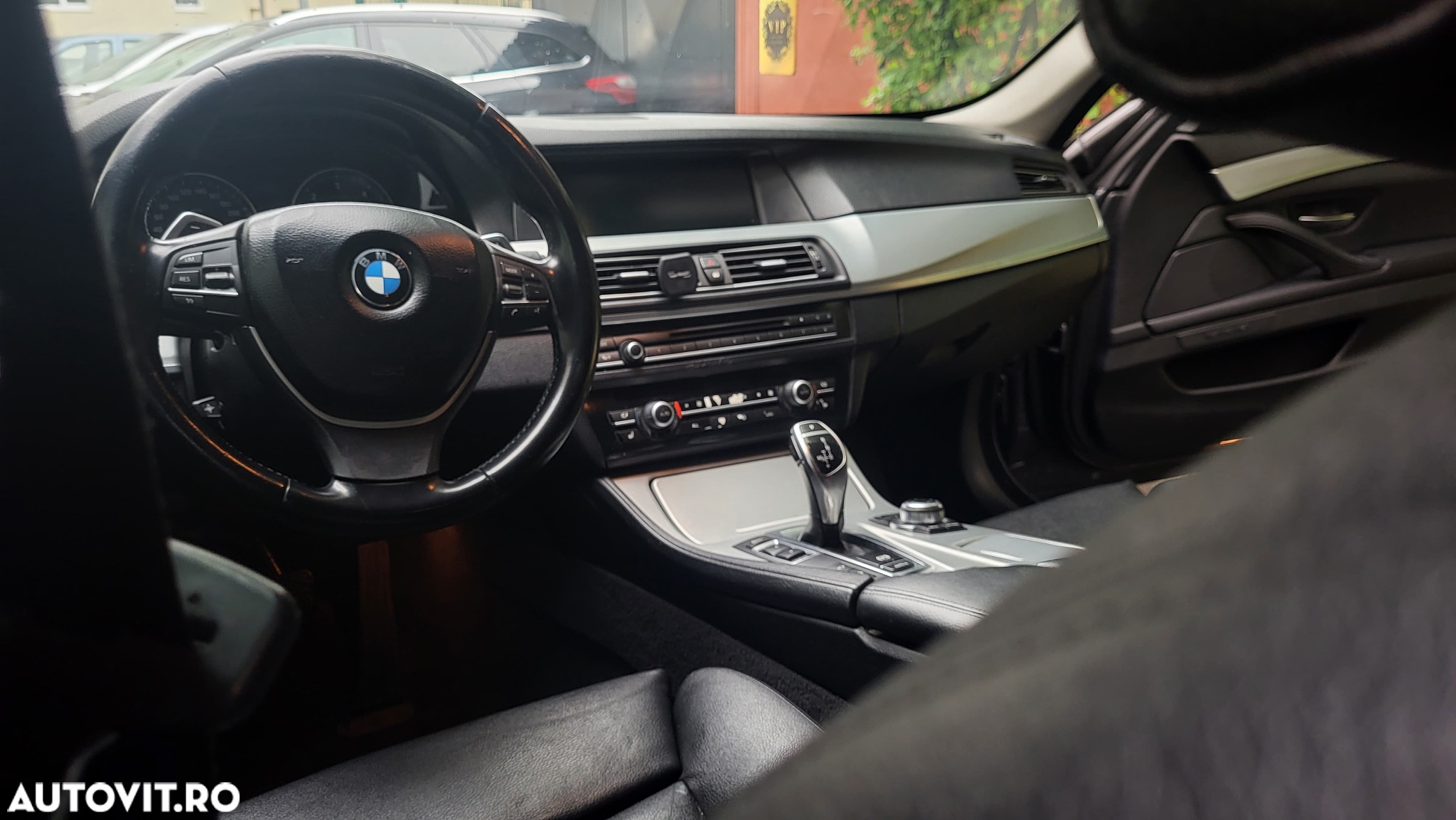 BMW Seria 5 525d xDrive - 10
