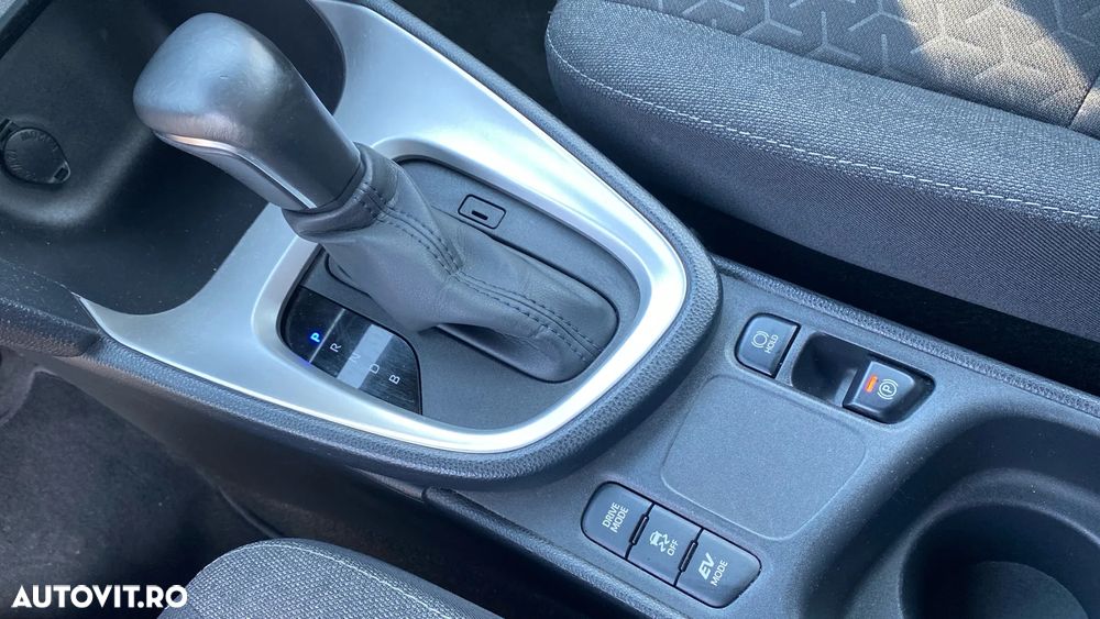 Toyota Yaris Cross 1.5 VVT-i HSD 116 4x2 HEV Dynamic - 11