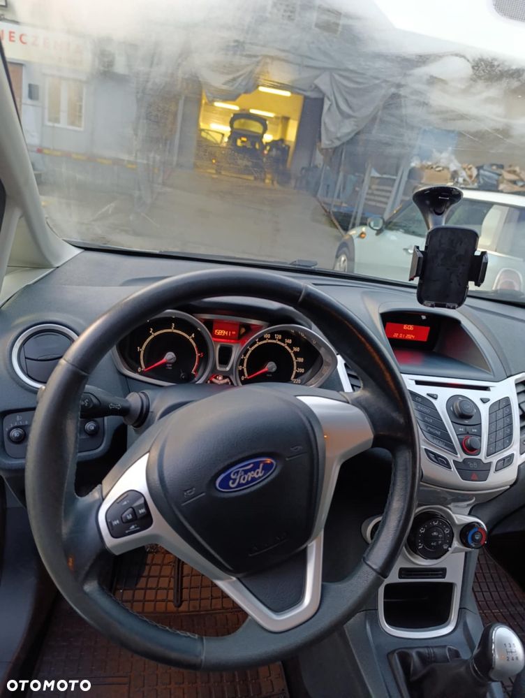 Ford Fiesta - 9