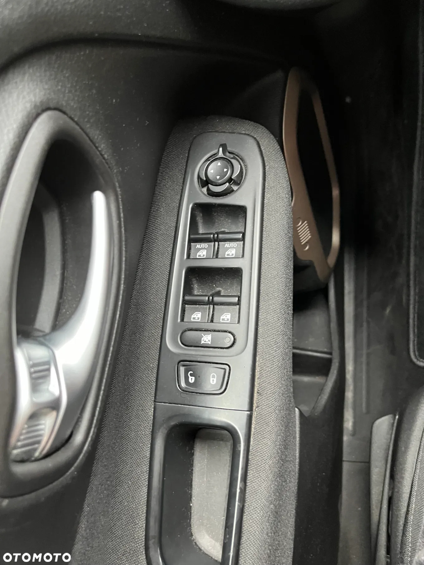 Jeep Renegade - 12