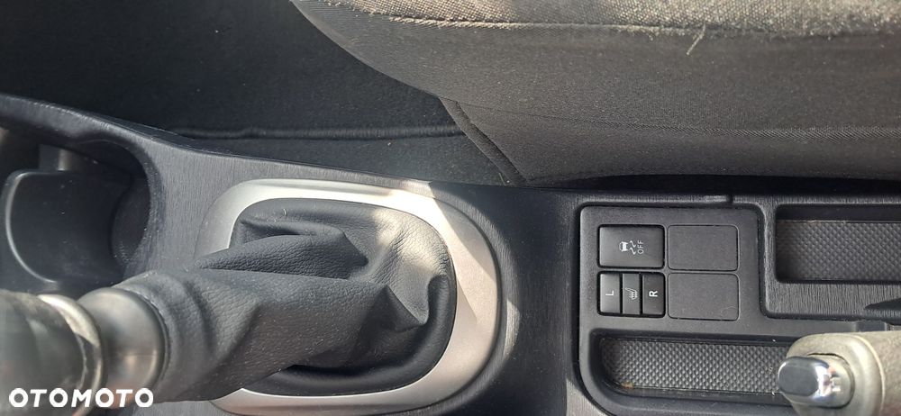 Toyota Yaris 1.33 Selection Platinum - 17