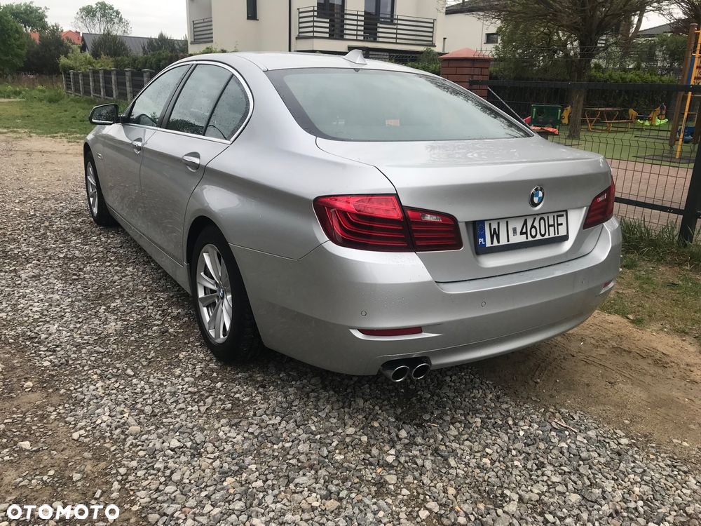 BMW Seria 5 525d xDrive - 14