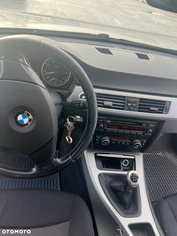 BMW Seria 3 318i - 15