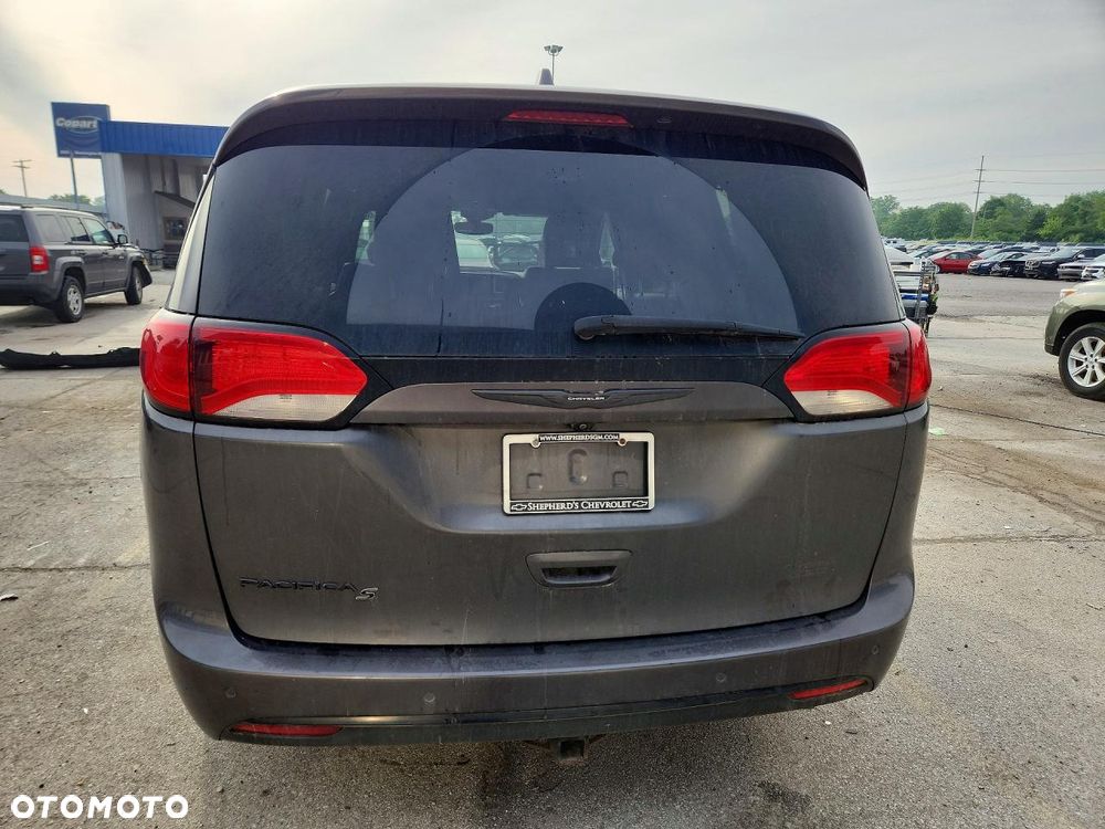 Chrysler Pacifica - 13