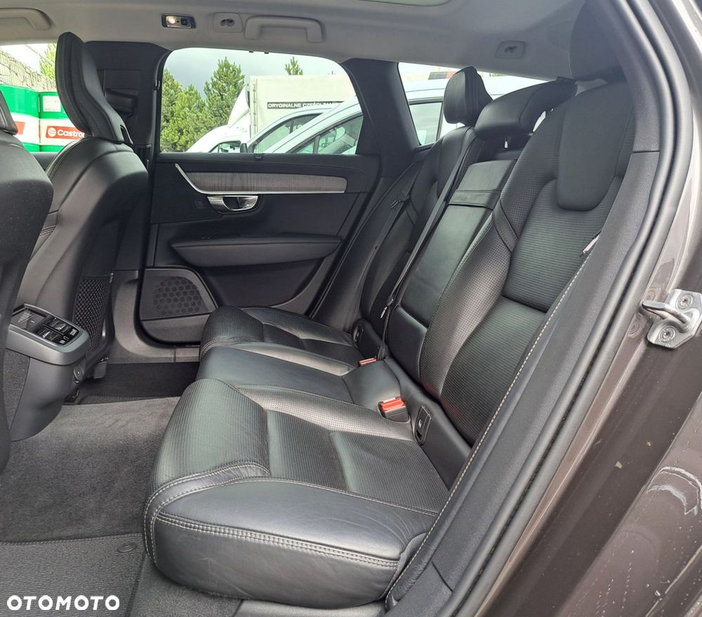 Volvo V90 Cross Country - 10