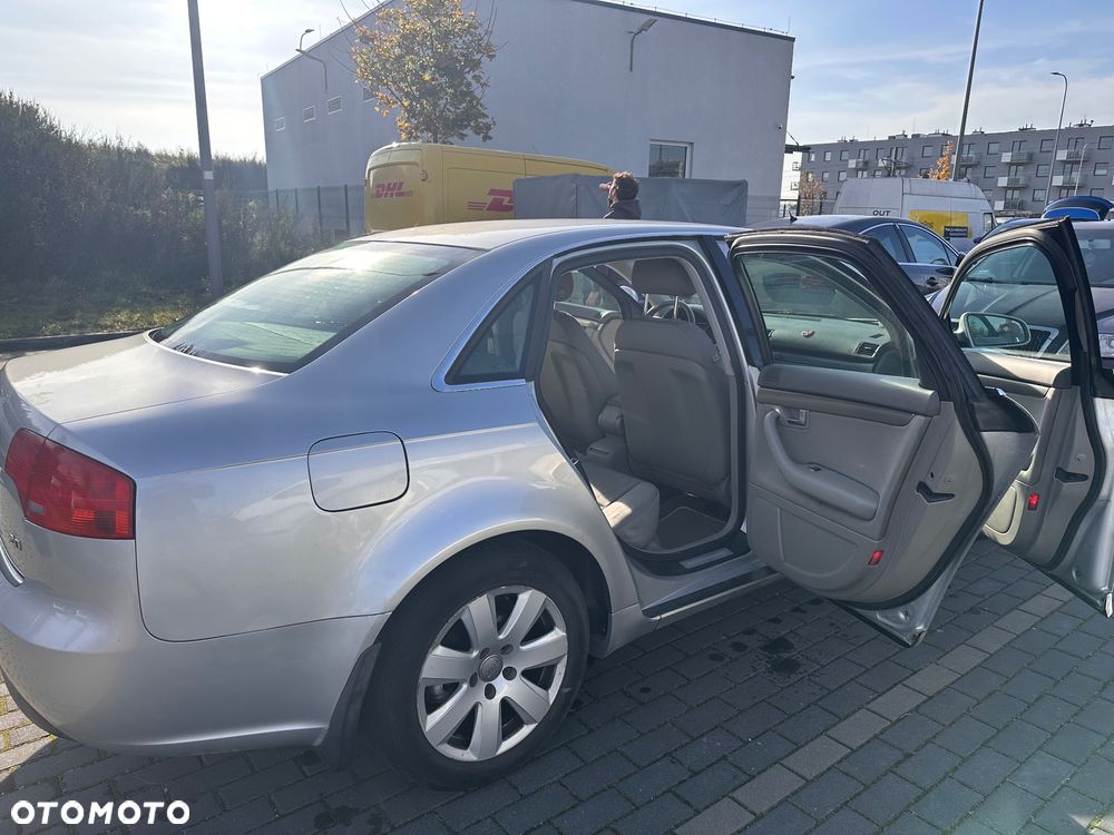 Audi A4 Limousine - 13