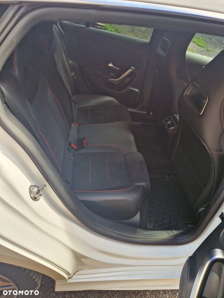 Mercedes-Benz CLA 220 4-Matic AMG Line 7G-DCT - 20