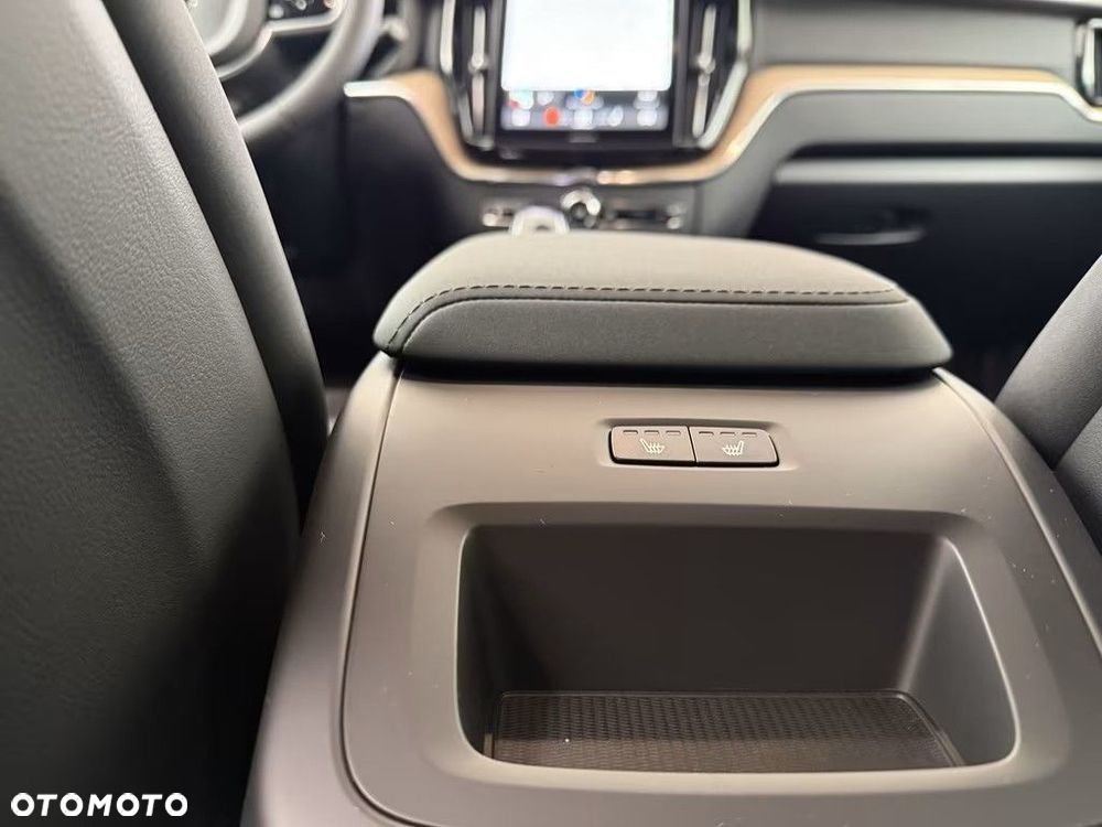 Volvo XC 60 T6 Plug-In Hybrid AWD Plus Bright - 12