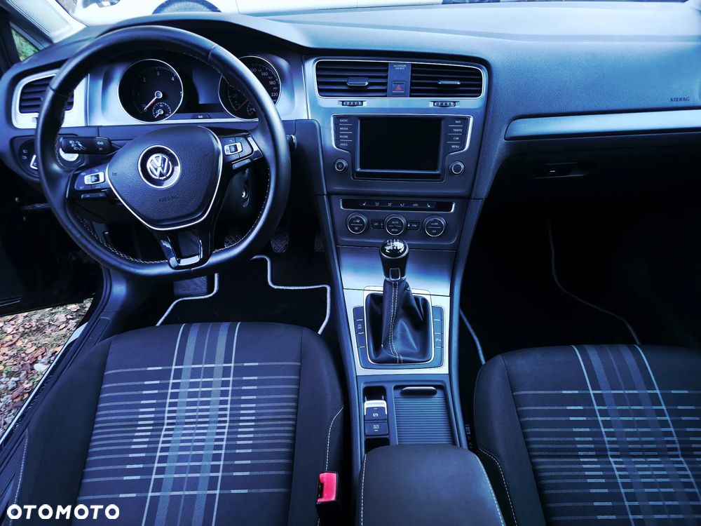 Volkswagen Golf 2.0 TDI BlueMotion Technology Lounge - 24