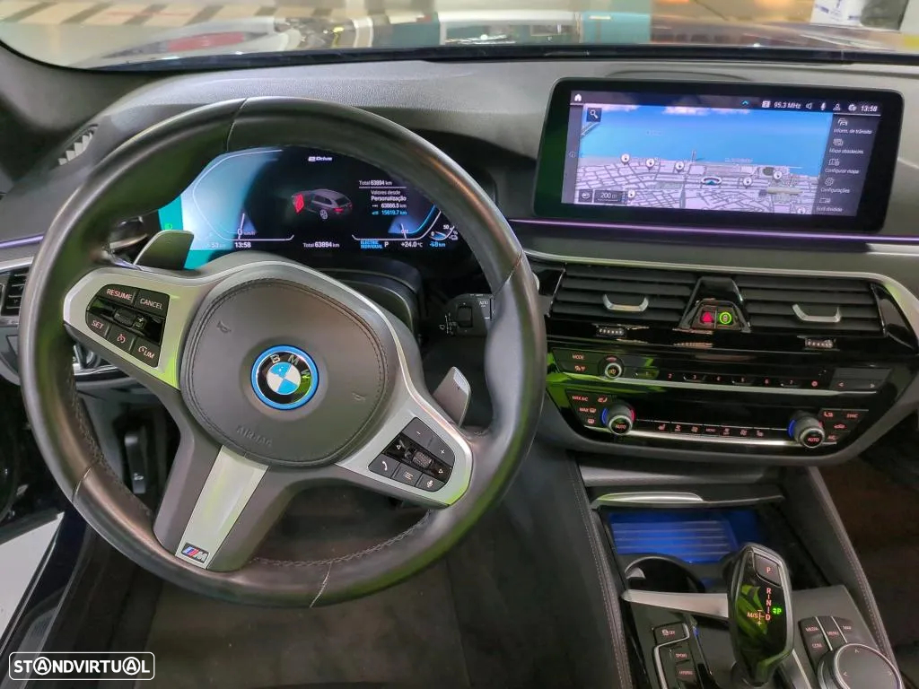 BMW 530 e Pack Desportivo M - 11