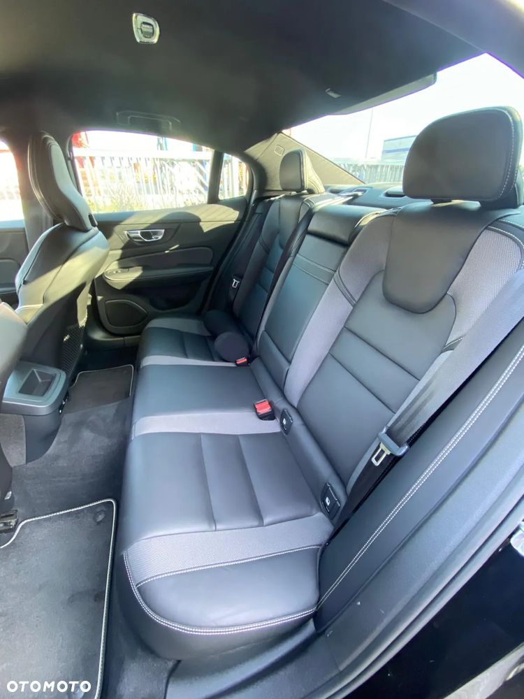 Volvo S60 T4 R-Design - 14
