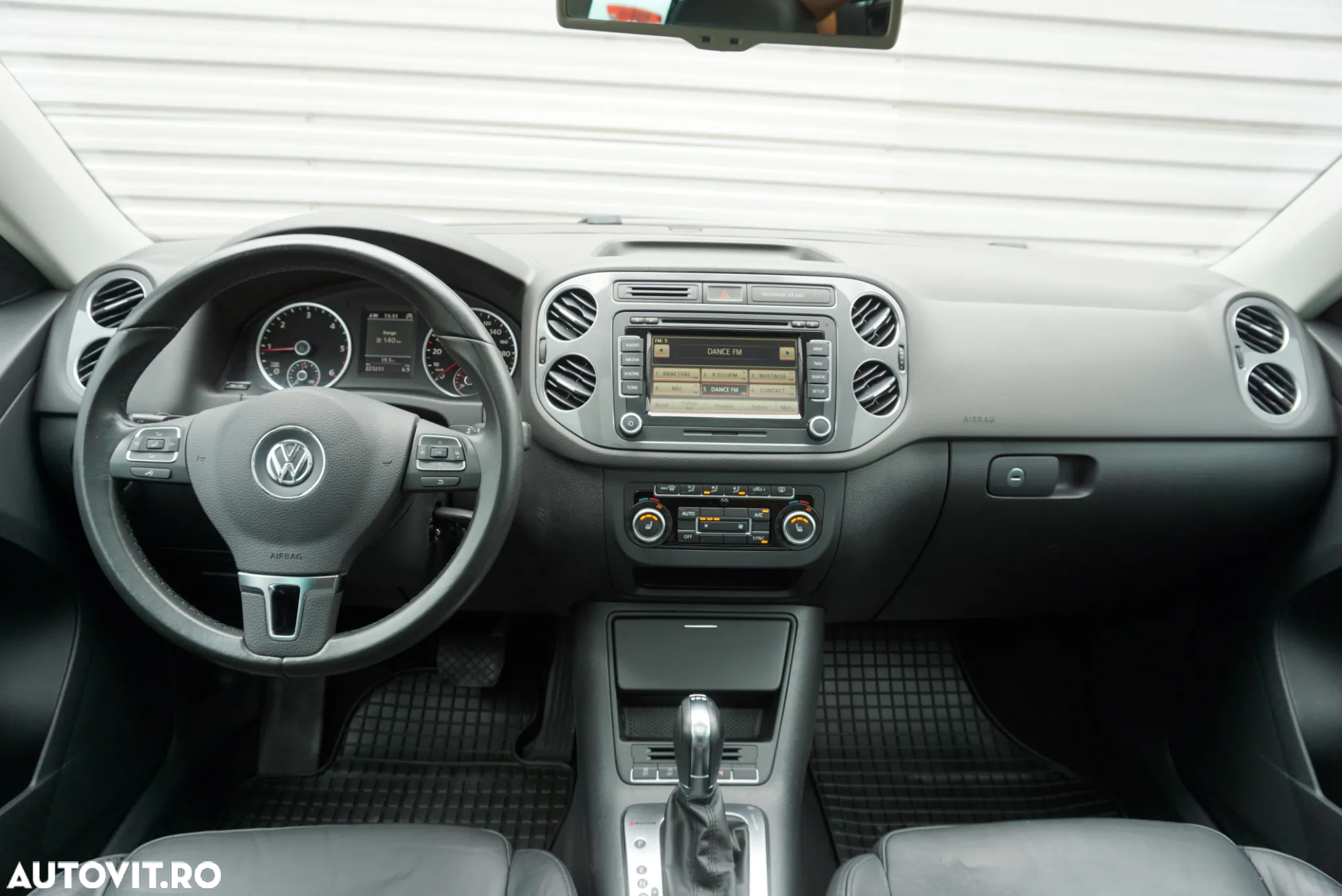 Volkswagen Tiguan 2.0 TDI 4Motion DSG Sport & Style - 3