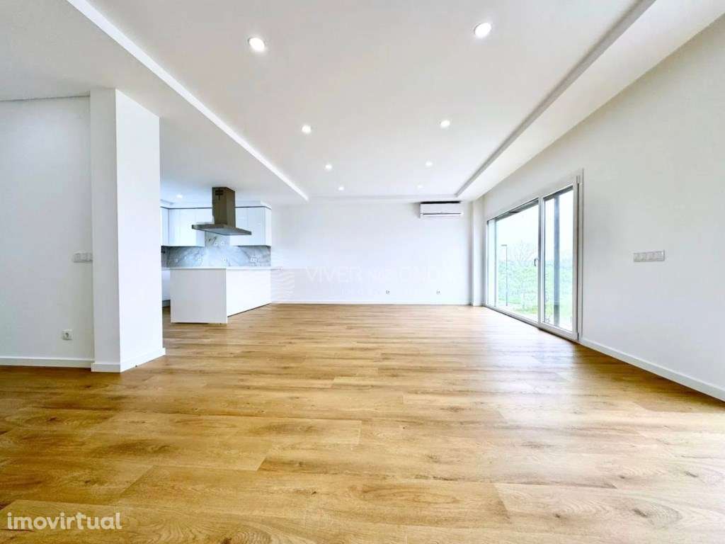 Moradia T4 de Luxo na Nova Urbanização da Caparica. - Grande imagem: 3/42