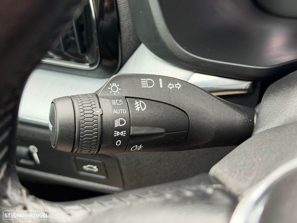 Volvo XC 60 2.0 D4 Momentum Geartronic - 27