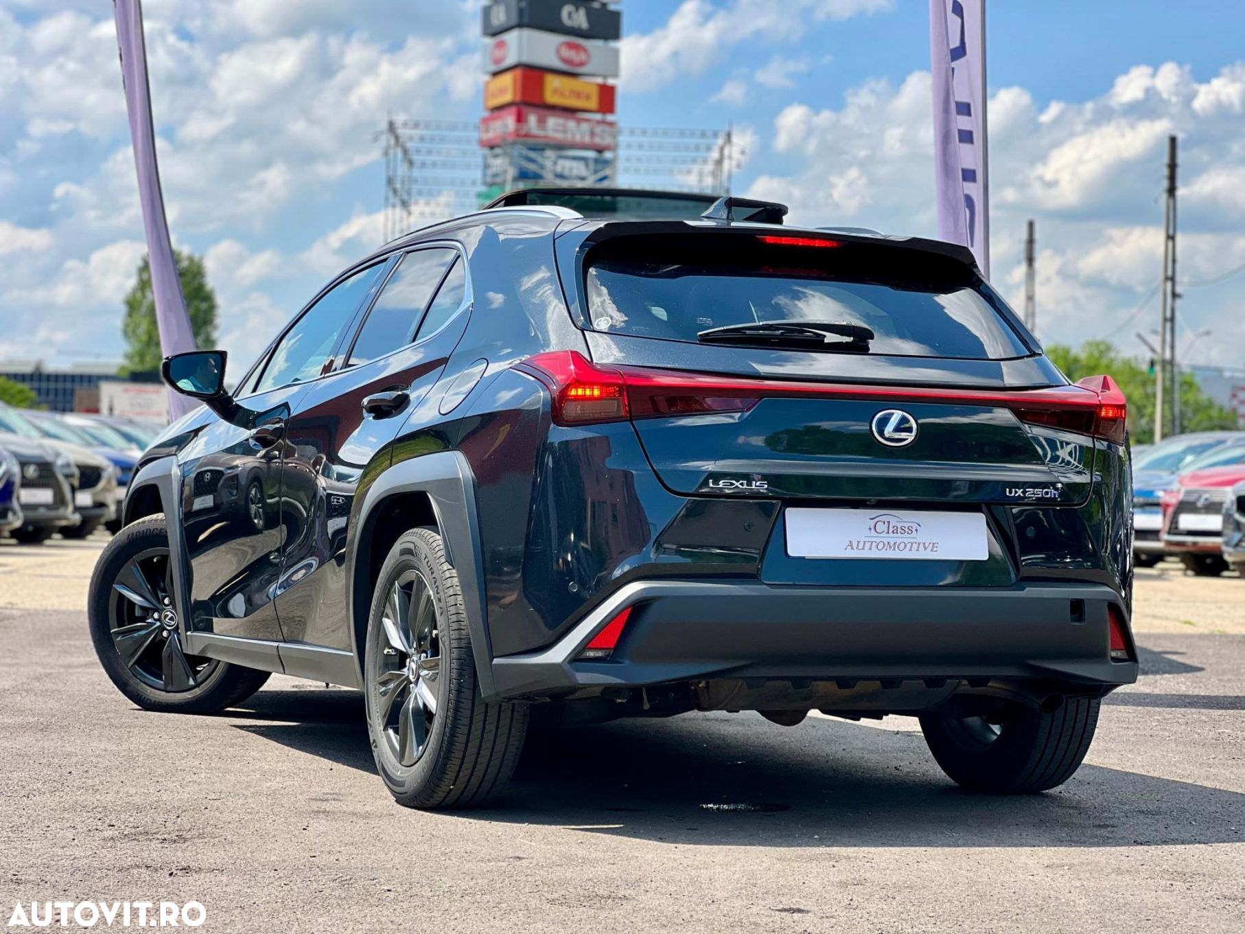Lexus UX 250h 2.0L HEV 20H- (178 HP) 4X2 CVT Executive - 5