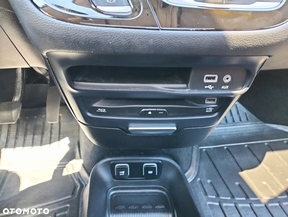 Chrysler Pacifica - 11