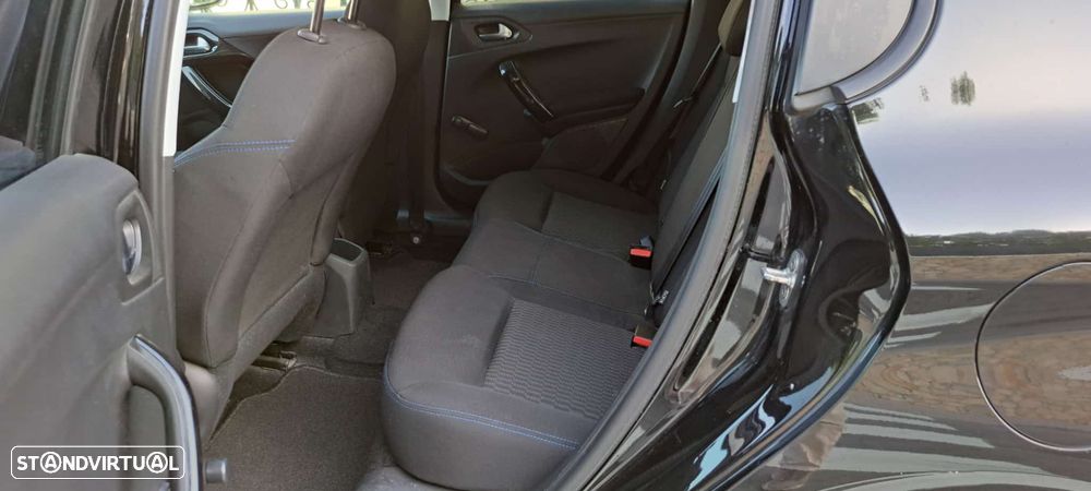 Peugeot 208 1.2 PureTech Signature - 13