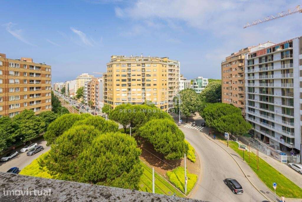 T3 com 130 m2 em Matosinhos | Metro à Porta, Garagem e Praia a 800 m - Grande imagem: 2/25