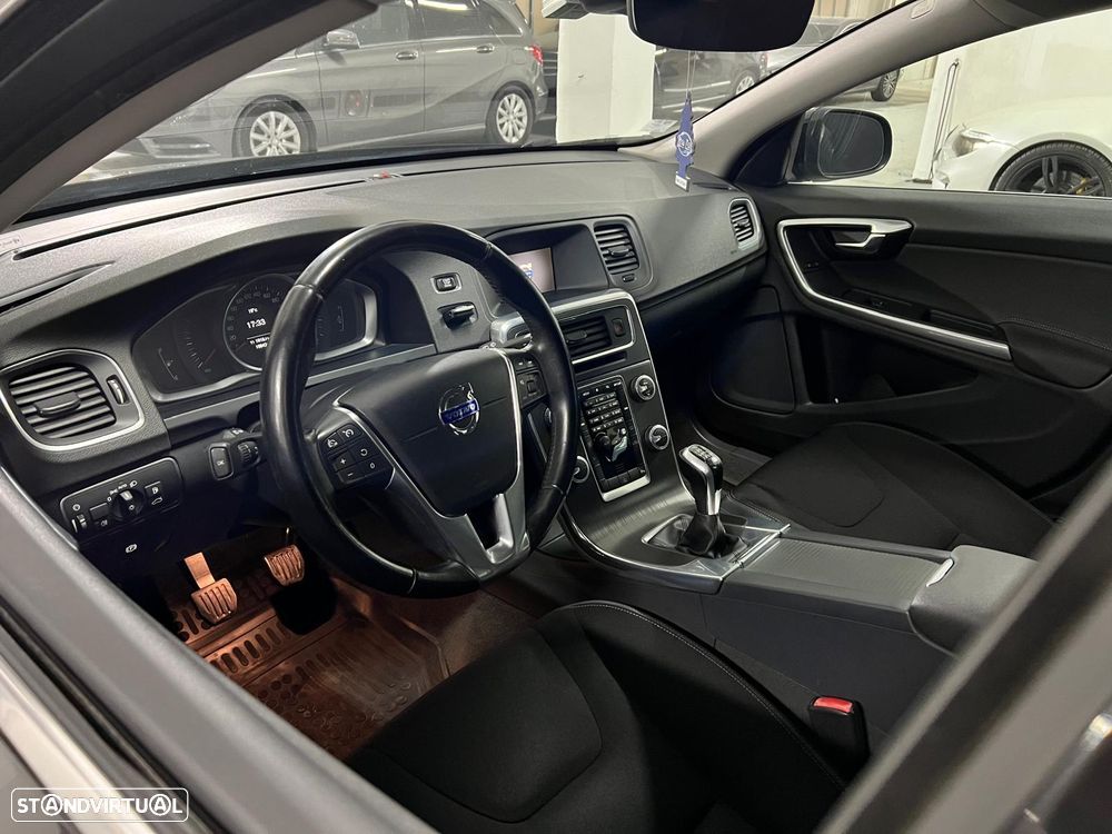 Volvo V60 2.0 D4 Summum Eco - 31