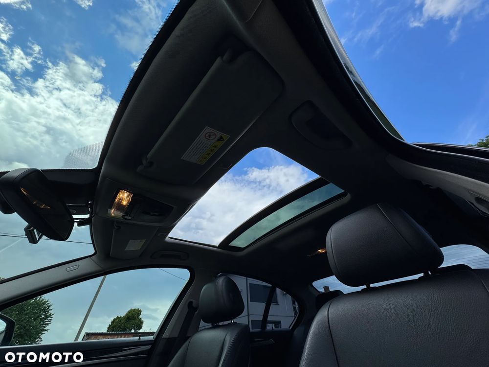 BMW Seria 5 520d Luxury Line - 33