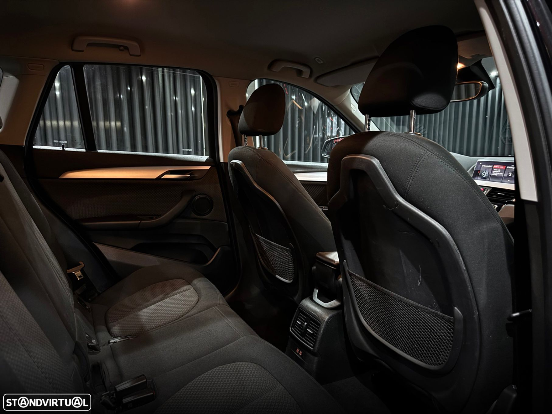BMW X1 18 d sDrive Auto Line Sport - 36