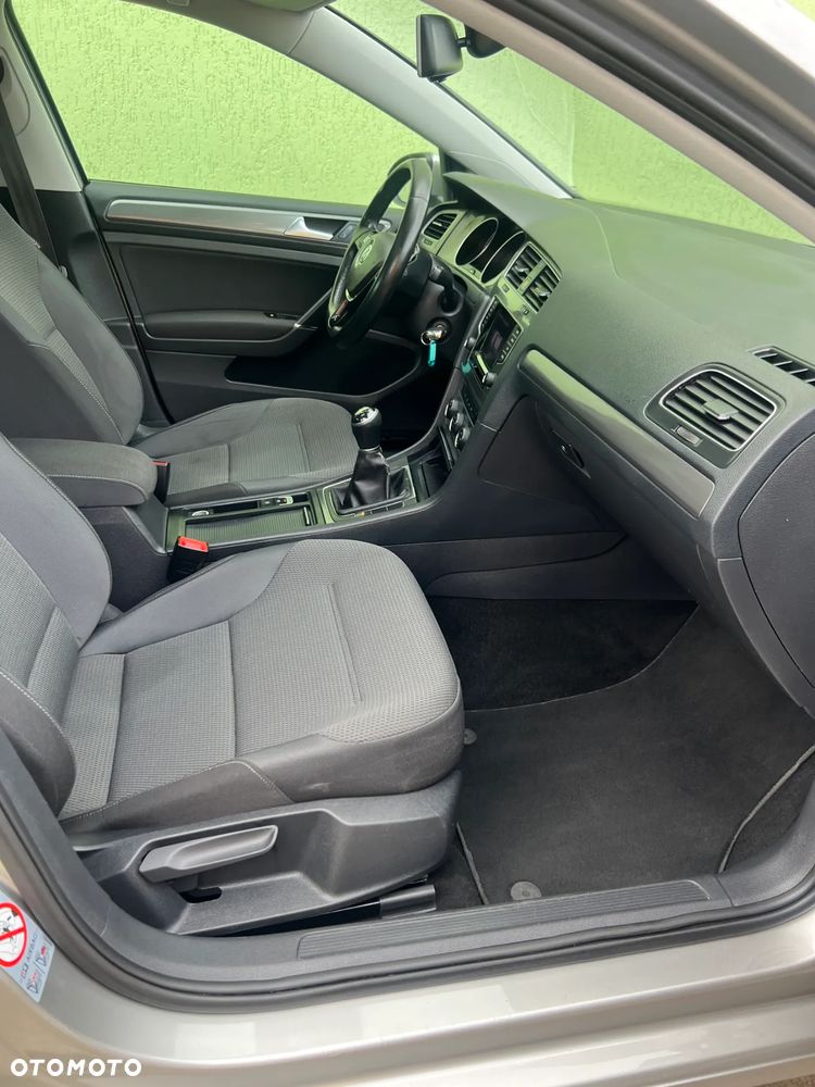 Volkswagen Golf - 12