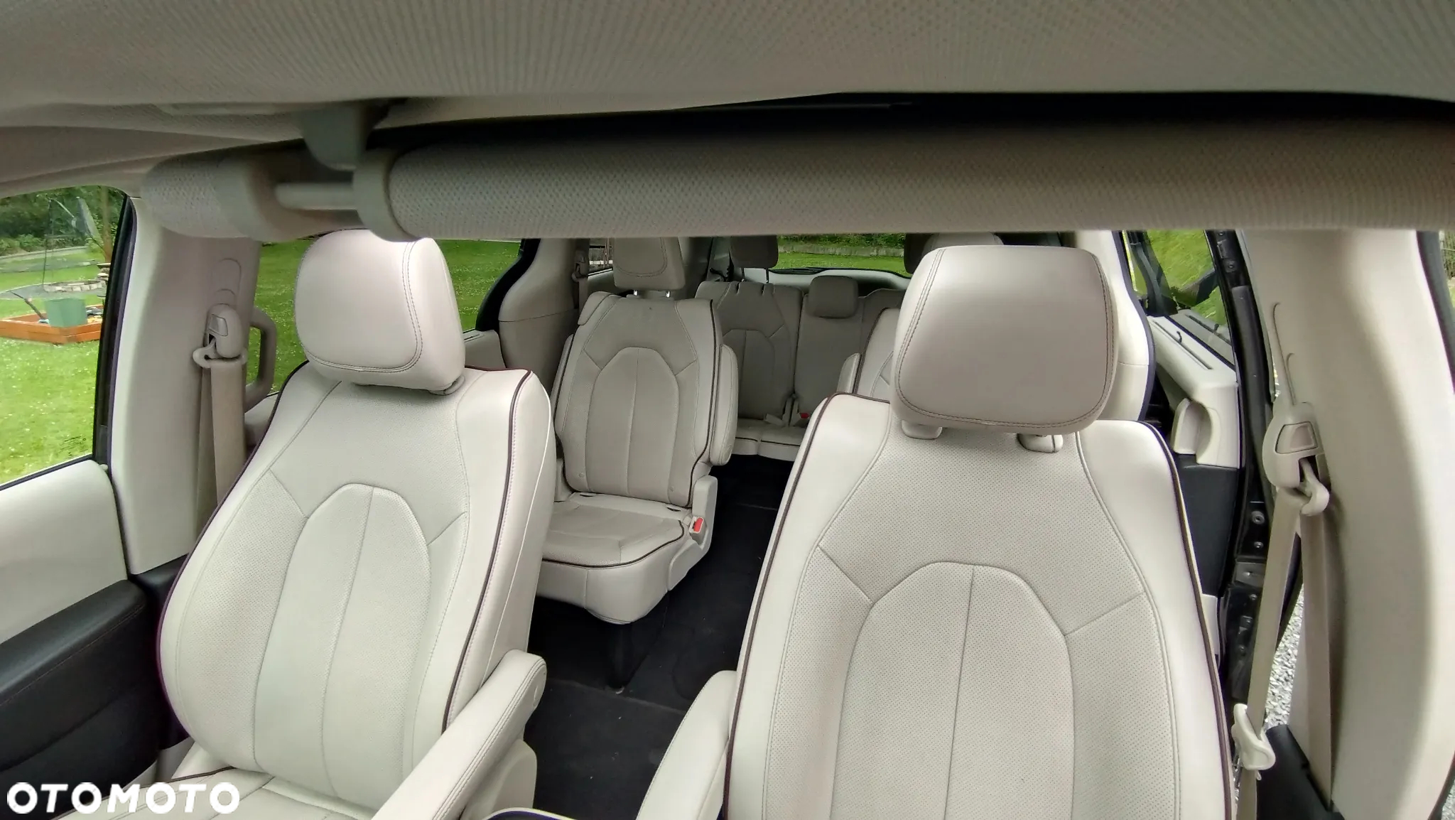 Chrysler Pacifica - 15