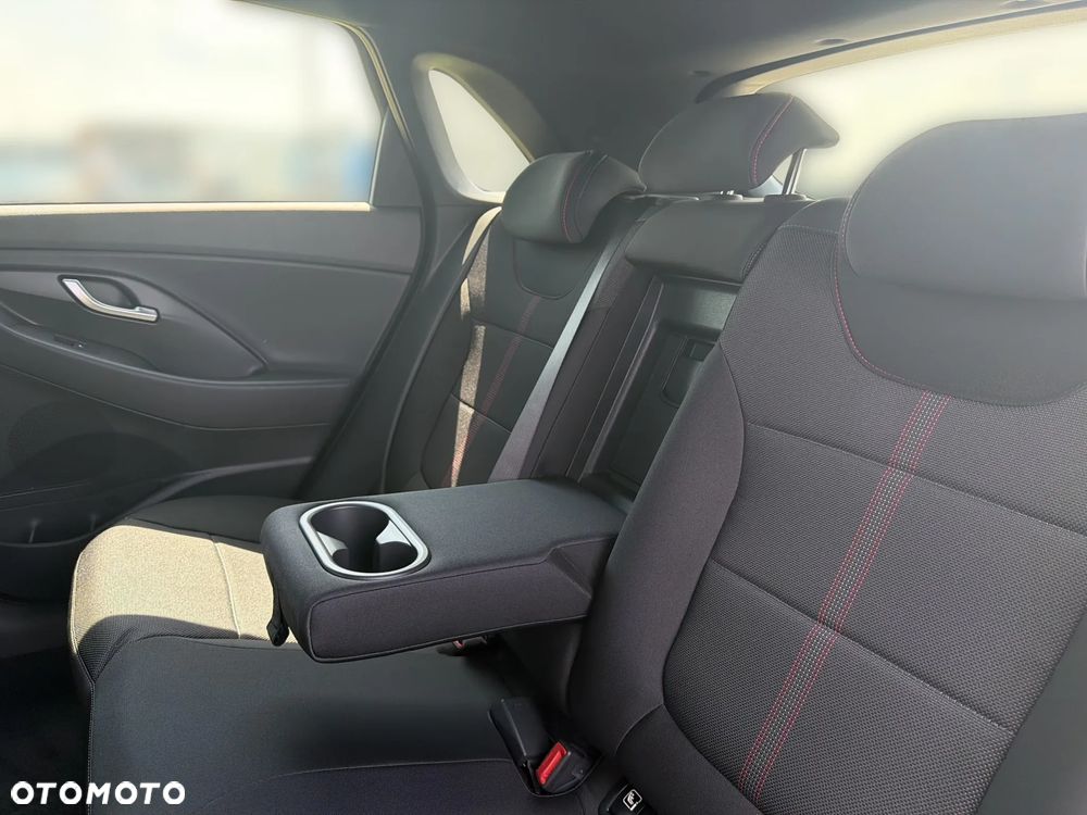 Hyundai i30 1.6 T-GDI Modern DCT - 16