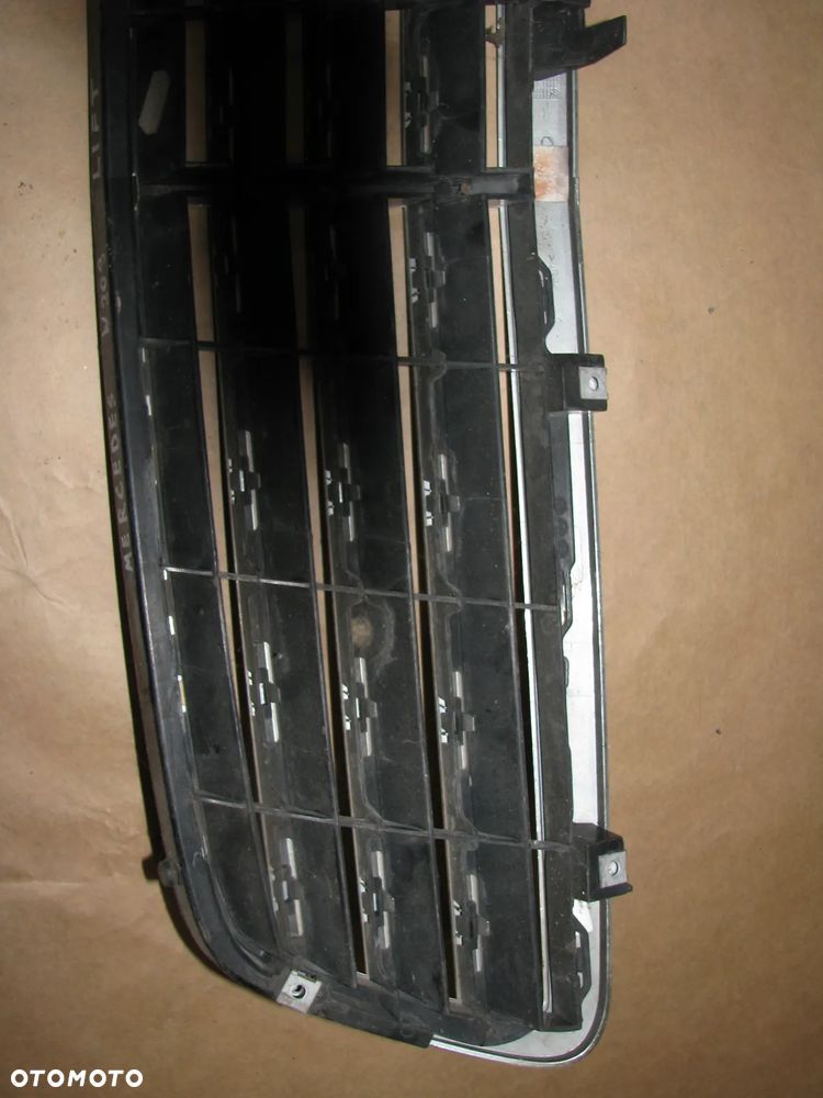 Mercedes Klasa C W203 LIFT Grill/ Atrapa - 2