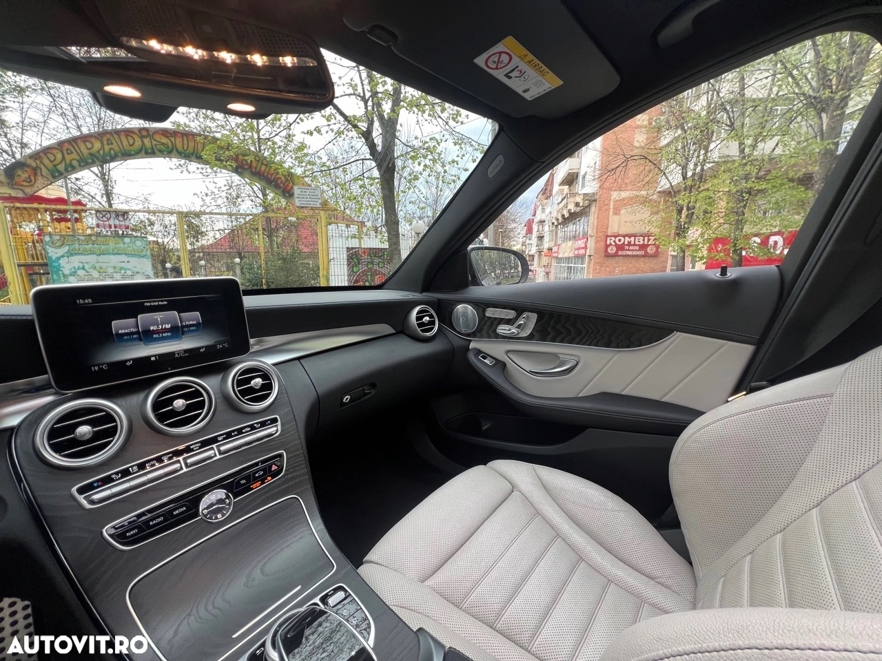 Mercedes-Benz C 400 4Matic T 7G-TRONIC AMG Line - 32