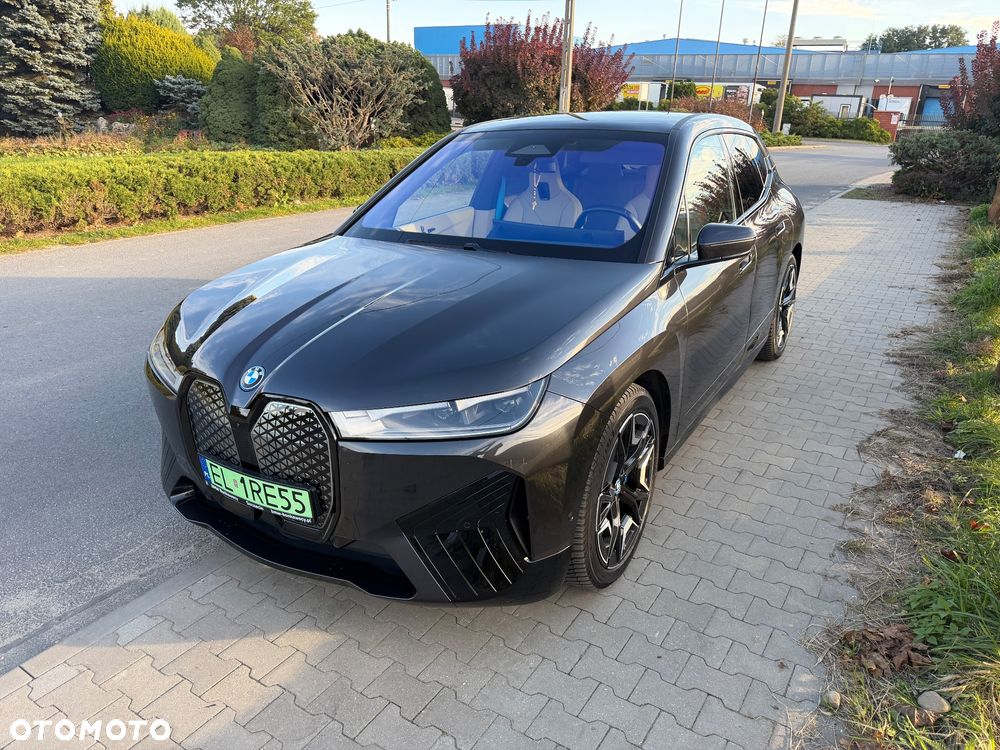 BMW iX - 11