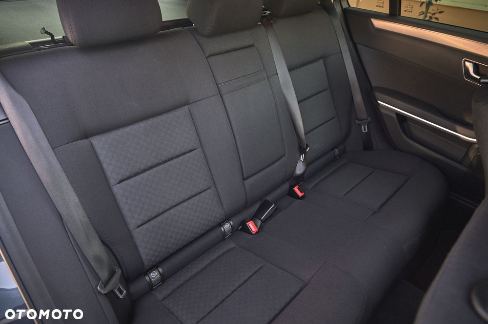 Mercedes-Benz Klasa E 250 CDI DPF 4Matic BlueEFFICIENCY 7G-TRONIC - 30